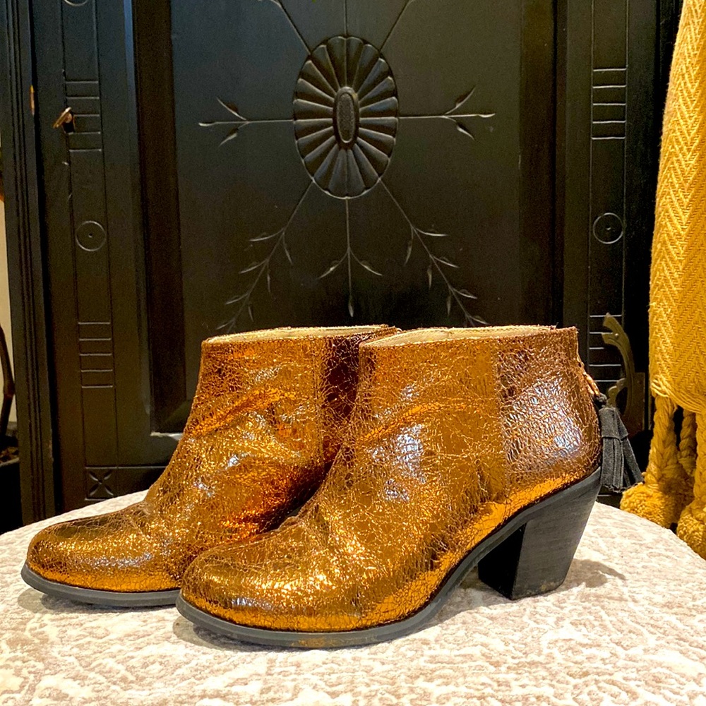 NYE PARTY GOLD FLAKE Adelaide Vegan Short Bootie by Cri de Coeur SZ 6